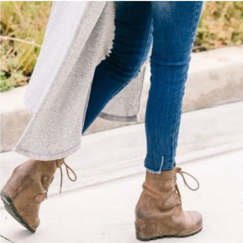 Sorel Joan Of Arctic Brown Leather Lace Up Lug Sole Wedge Ankle Booties Size 7.5